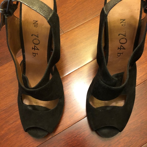 DSW 704b heels - Picture 4 of 7